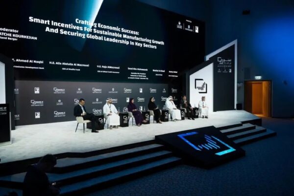 شاركت هيئة مناطق رأس الخيمة الاقتصادية (راكز) في فعاليات الدورة الثالثة لمنتدى "اصنع في الإمارات" والذي نظمته وزارة الصناعة والتكنولوجيا المتقدمة في دولة الإمارات العربية المتحدة وذلك في مركز أبوظبي للطاقة مؤخراً.